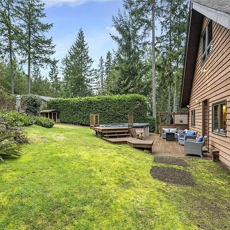 Chalet Style Cottage Near Shawnigan Lake Exterior photo