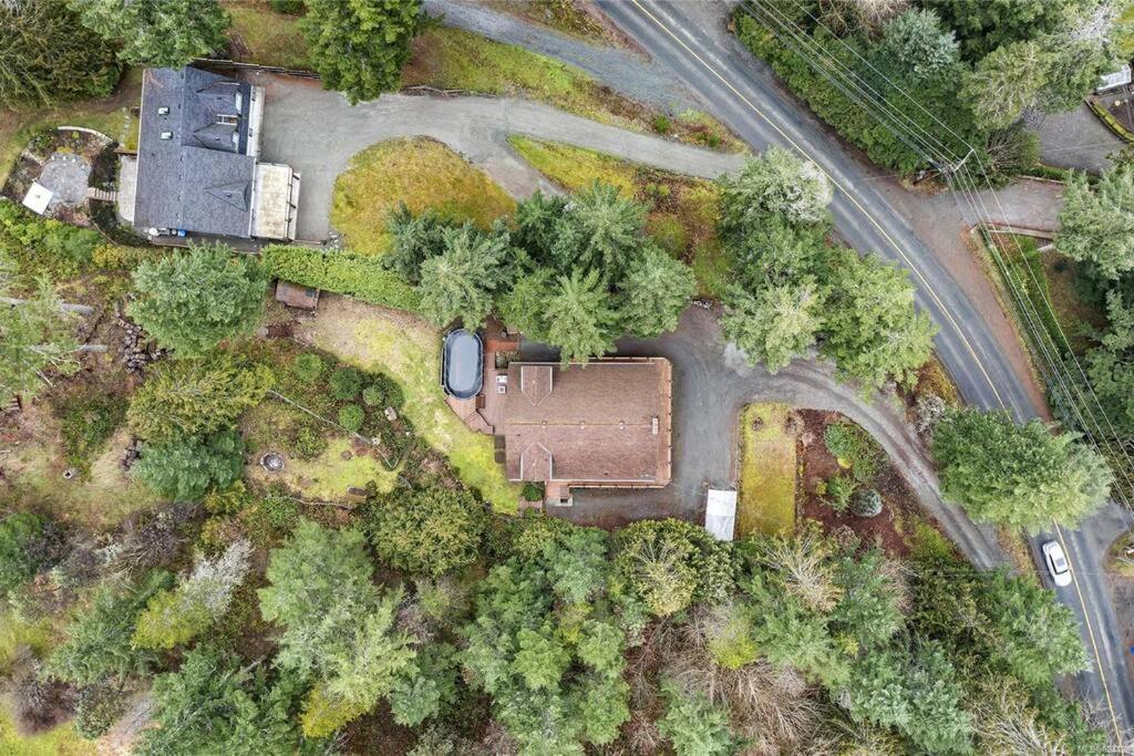Chalet Style Cottage Near Shawnigan Lake Exterior photo