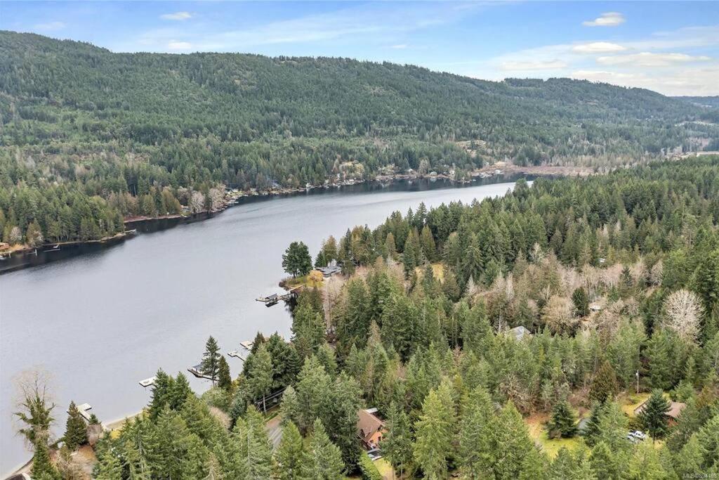 Chalet Style Cottage Near Shawnigan Lake Exterior photo