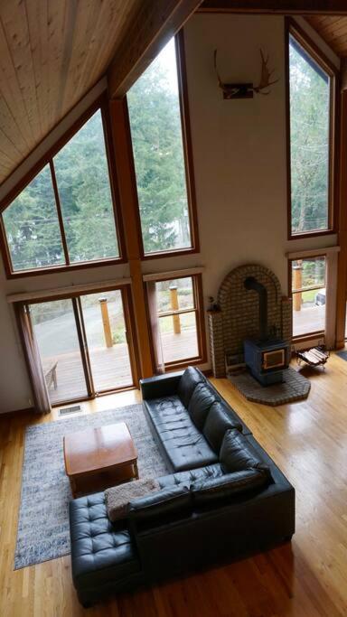 Chalet Style Cottage Near Shawnigan Lake Exterior photo